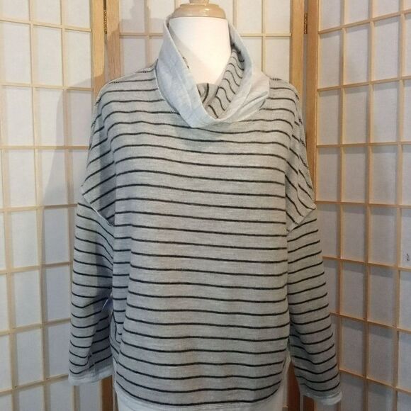 te verde S Cropped Cowl Neck Sweatshirt - Picture 16 of 16